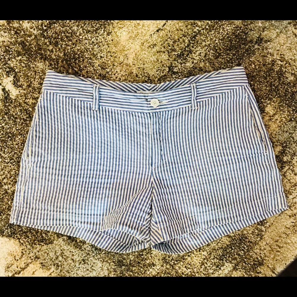 GAP blue and white shorts